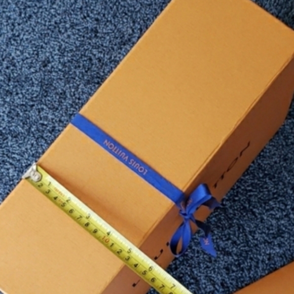 Louis Vuitton Gift Box and LV Ribbon w/ Gift tag - Picture 4 of 5
